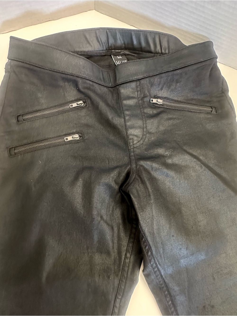 HUE Black Leatherette Zip-Pocket Pants M